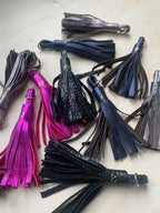 Porte-clés pompon en cuir pleine fleur - FÉES