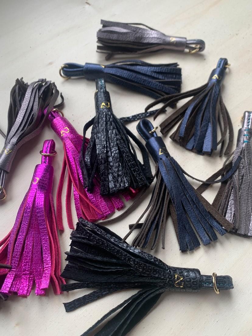 Porte-clés pompon en cuir pleine fleur - FÉES